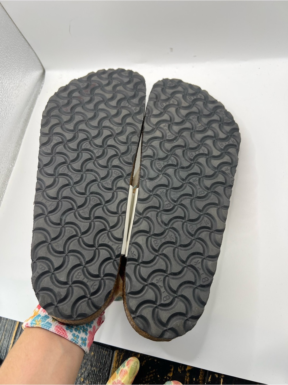 Birkenstock White Patent Gizeh Sandals - Picture 13 of 13